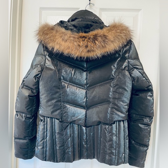 Fur-hooded ski & snow jacket from A Diamond in the Snow, size 4 - Picture 7 of 16